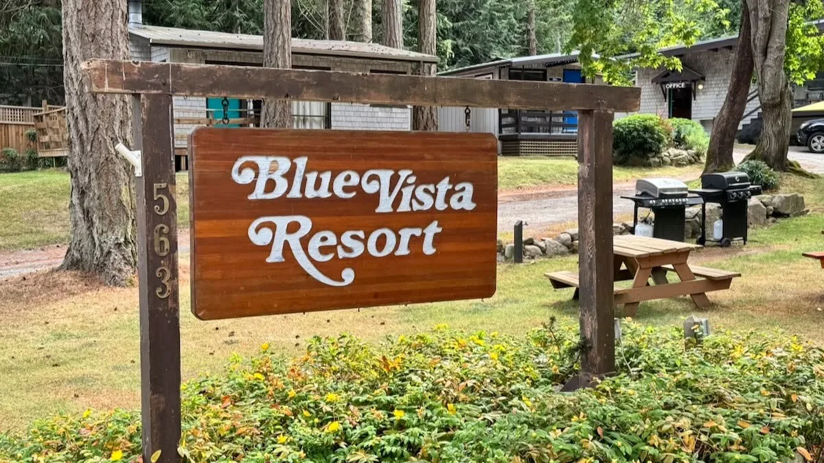 Blue Visa Resort sign